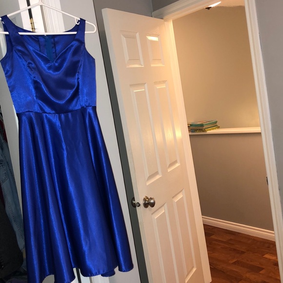 Grad / formal dress - Picture 2 of 4